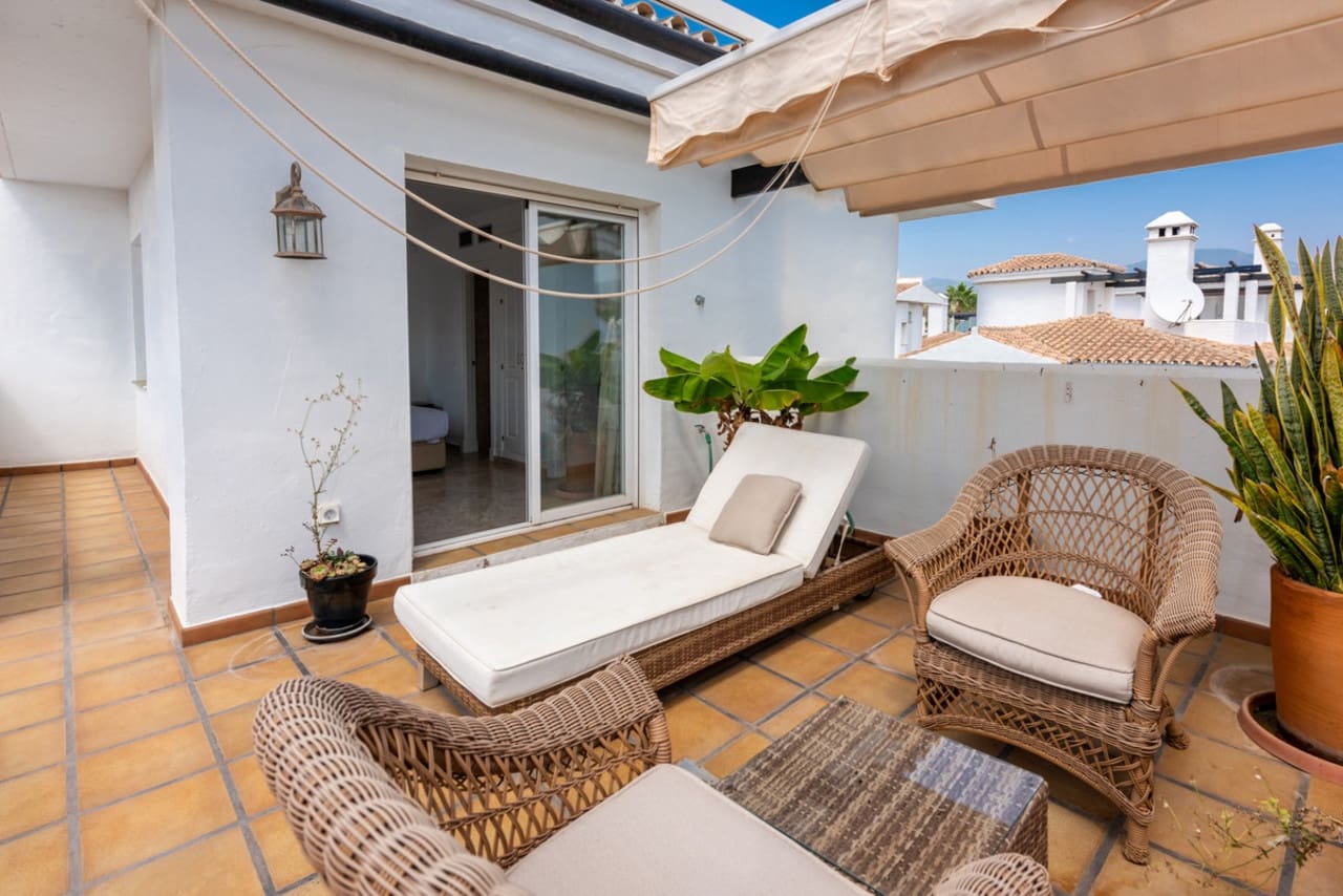 2 soveværelse Penthouse til salg i Nueva Andalucia med swimmingpool garage - € 444.990 (Ref: 8736327)