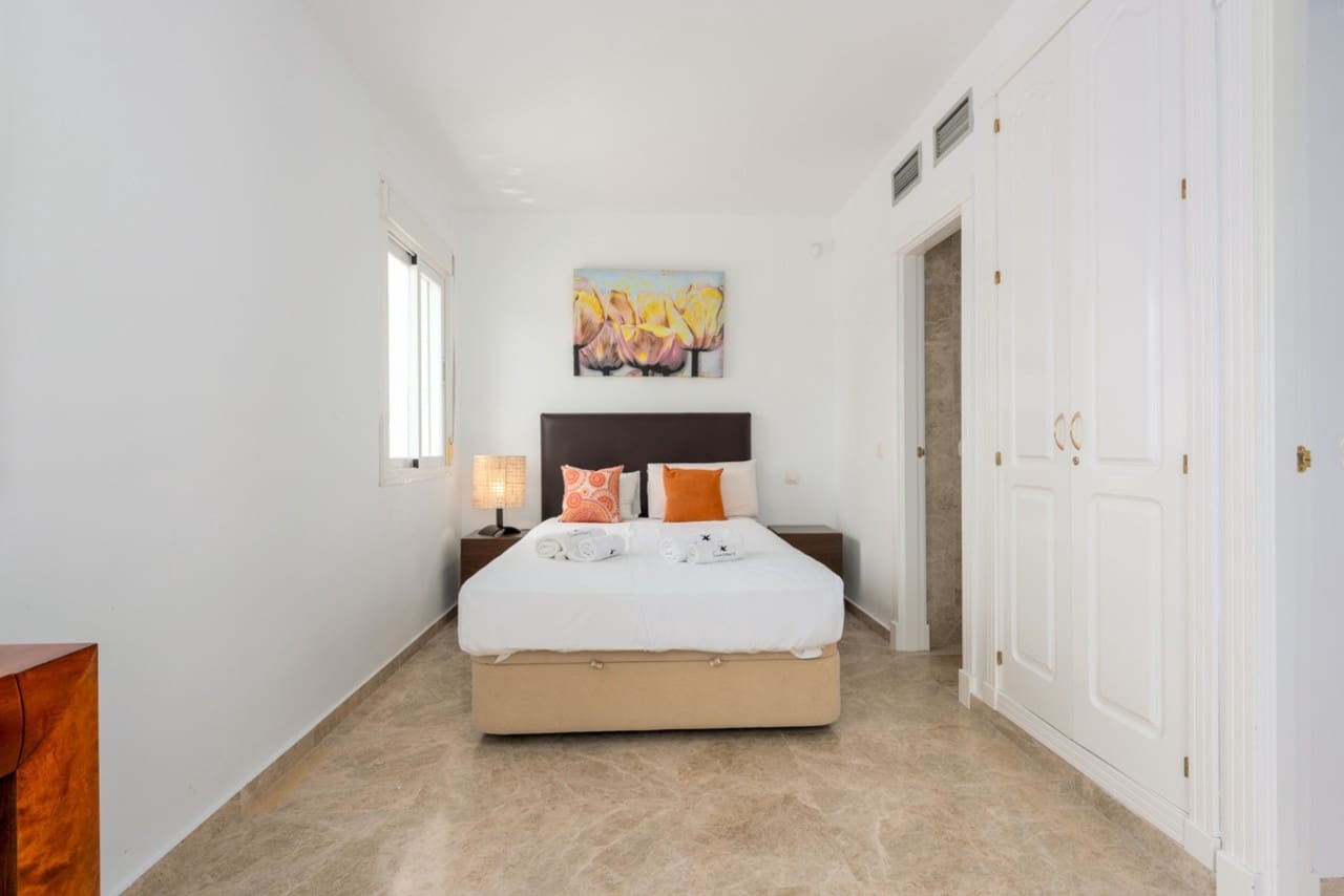 2 soveværelse Penthouse til salg i Nueva Andalucia med swimmingpool garage - € 444.990 (Ref: 8736327)