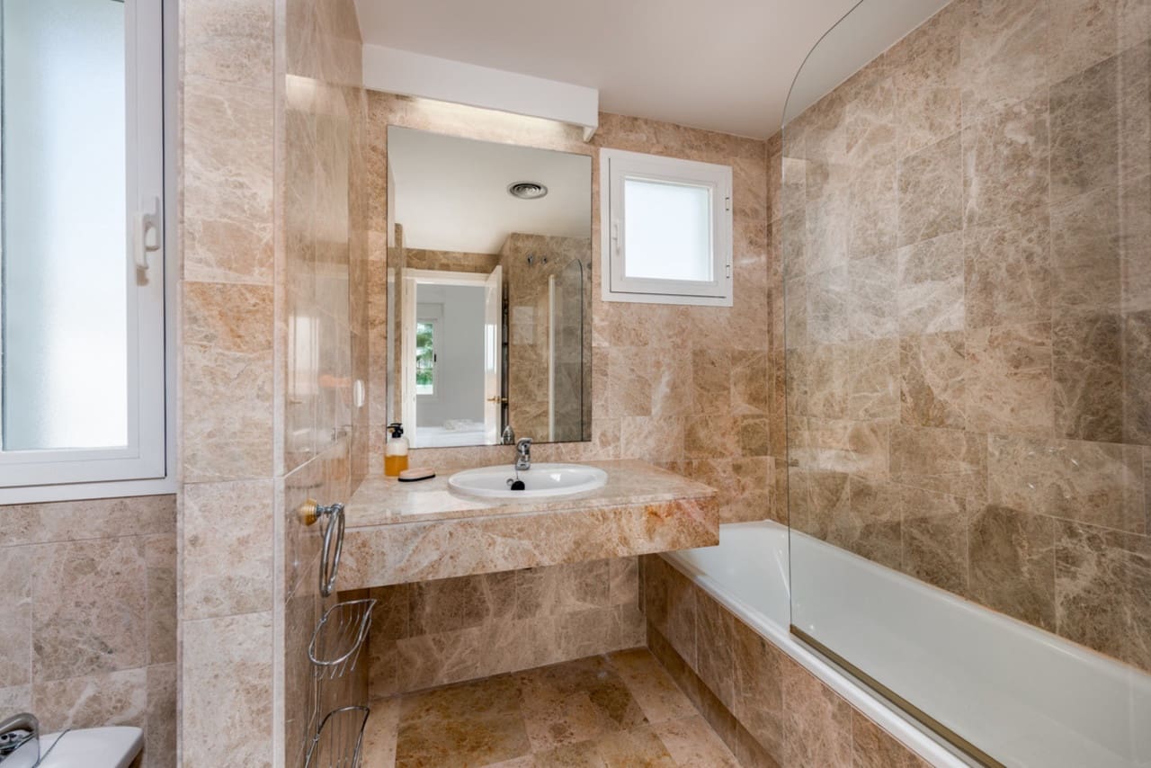2 soveværelse Penthouse til salg i Nueva Andalucia med swimmingpool garage - € 444.990 (Ref: 8736327)