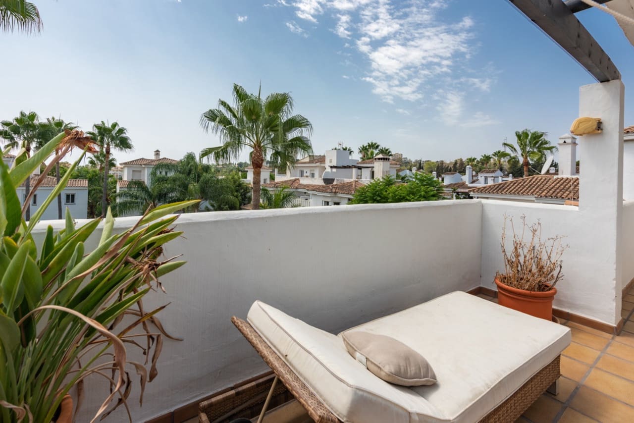2 soveværelse Penthouse til salg i Nueva Andalucia med swimmingpool garage - € 444.990 (Ref: 8736327)