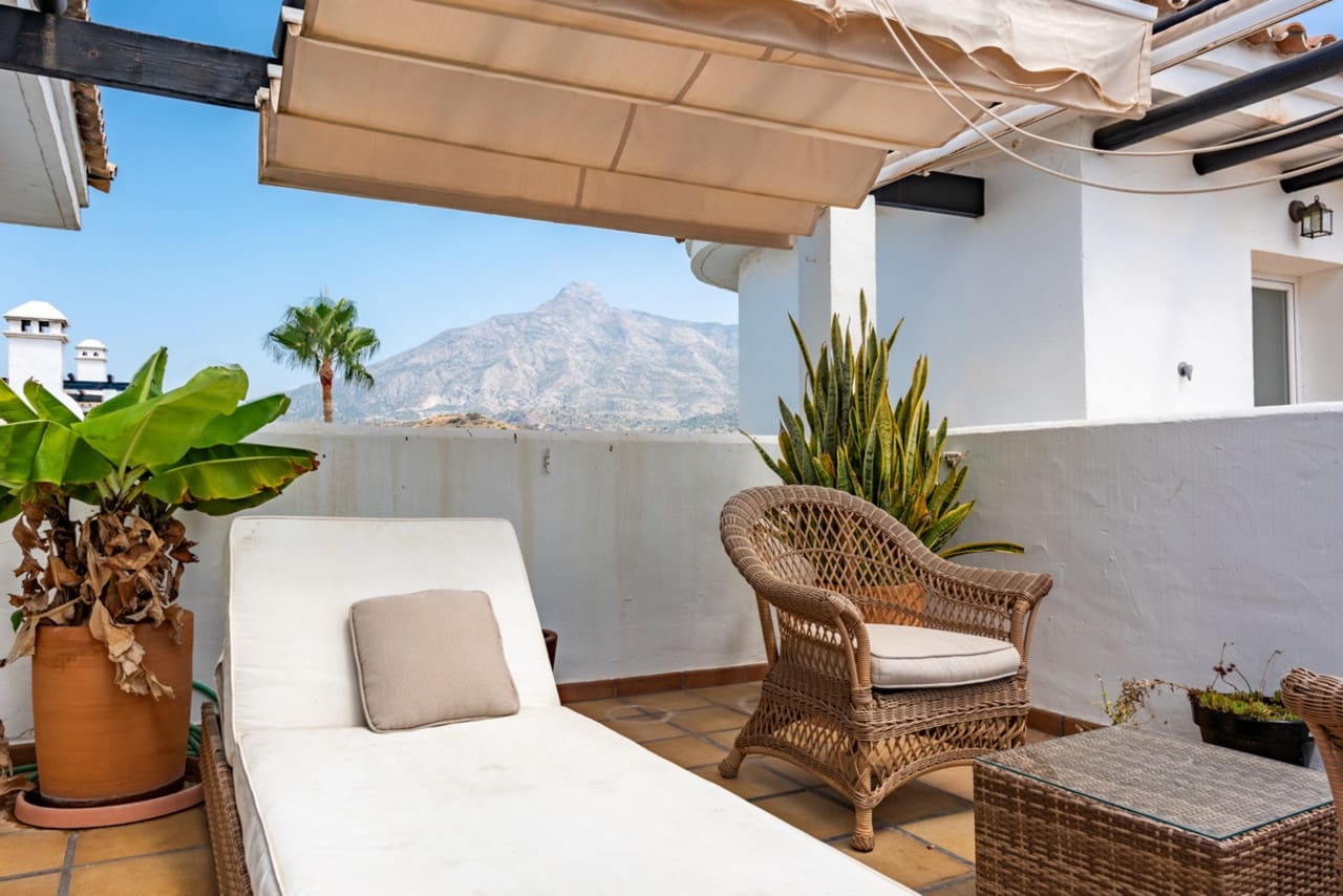 2 soveværelse Penthouse til salg i Nueva Andalucia med swimmingpool garage - € 444.990 (Ref: 8736327)