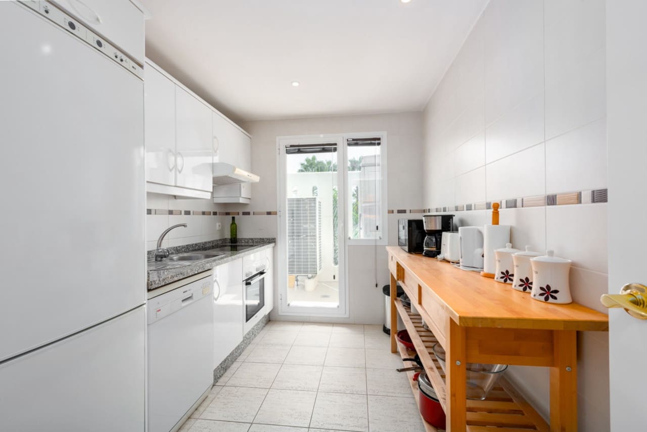 2 soveværelse Penthouse til salg i Nueva Andalucia med swimmingpool garage - € 444.990 (Ref: 8736327)