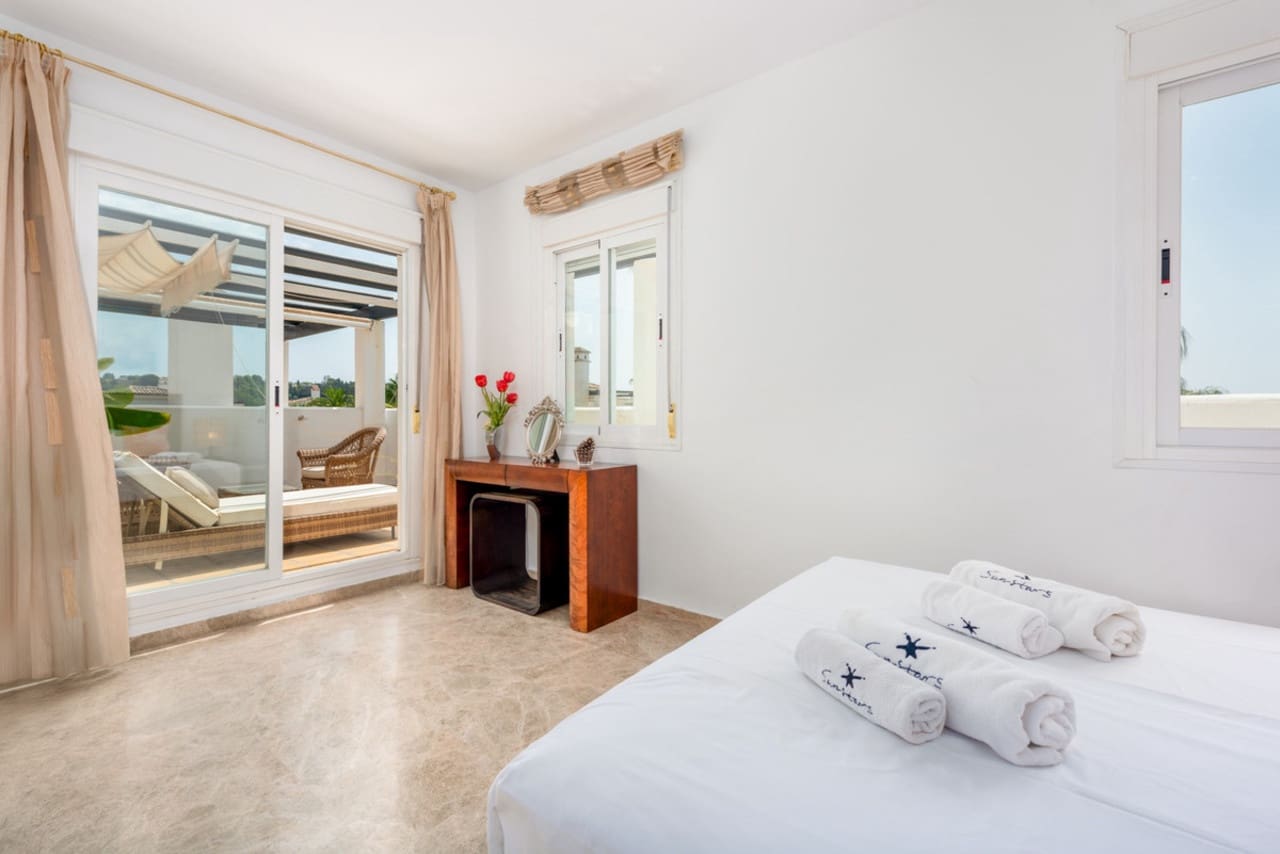 2 soveværelse Penthouse til salg i Nueva Andalucia med swimmingpool garage - € 444.990 (Ref: 8736327)