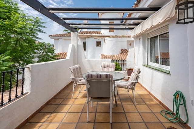 2 soverom Penthouse til salgs i Puerto Banus, Marbella med svømmebasseng garasje - € 444 990 (Ref: 8736327)