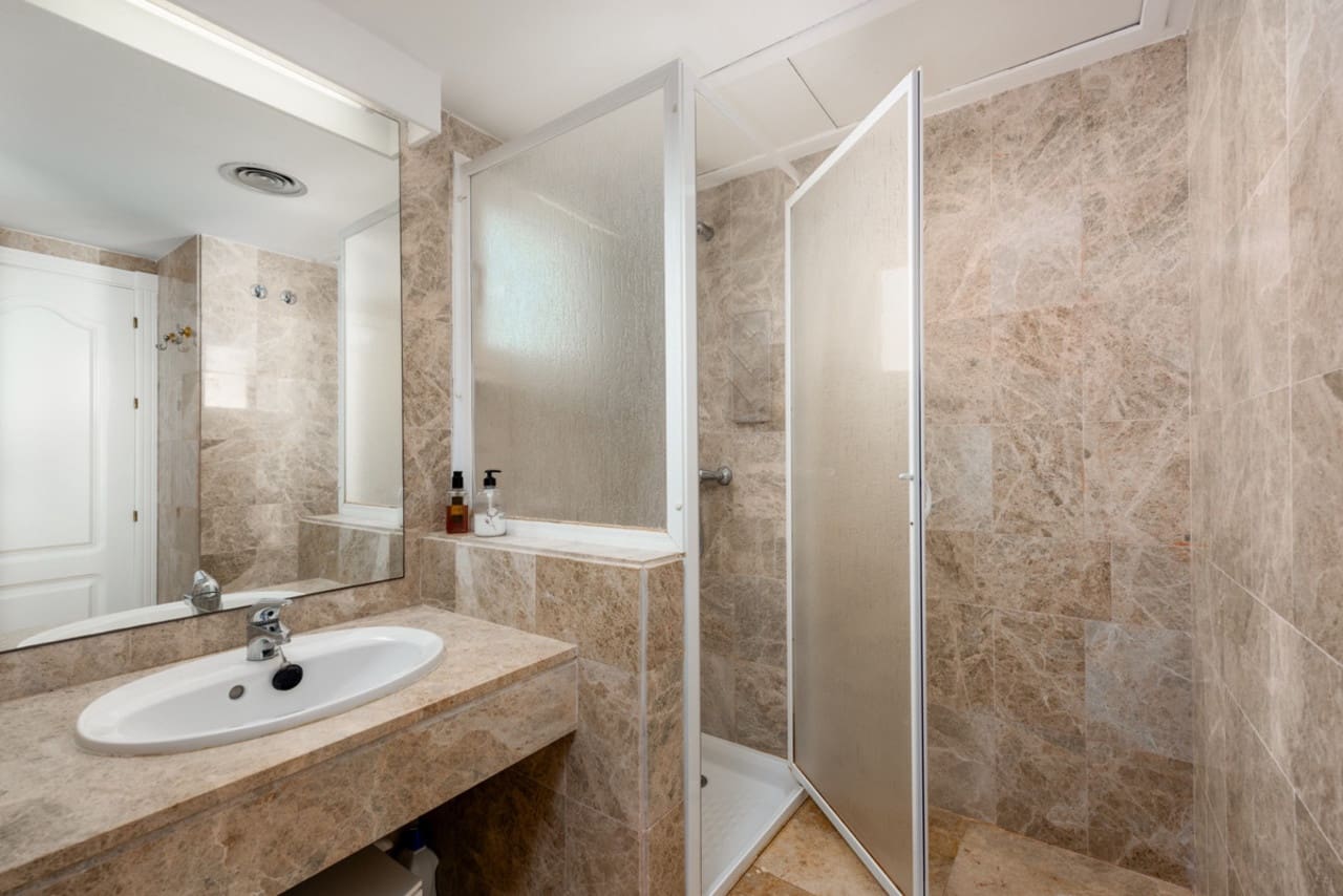 2 soveværelse Penthouse til salg i Nueva Andalucia med swimmingpool garage - € 444.990 (Ref: 8736327)