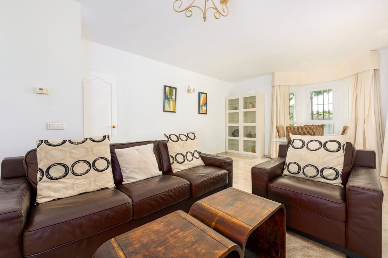2 soveværelse Penthouse til salg i Nueva Andalucia med swimmingpool garage - € 444.990 (Ref: 8736327)