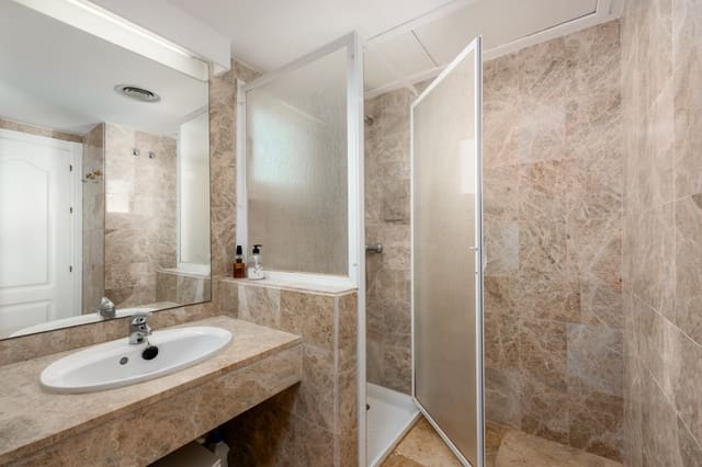 2 soverom Penthouse til salgs i Puerto Banus, Marbella med svømmebasseng garasje - € 444 990 (Ref: 8736327)