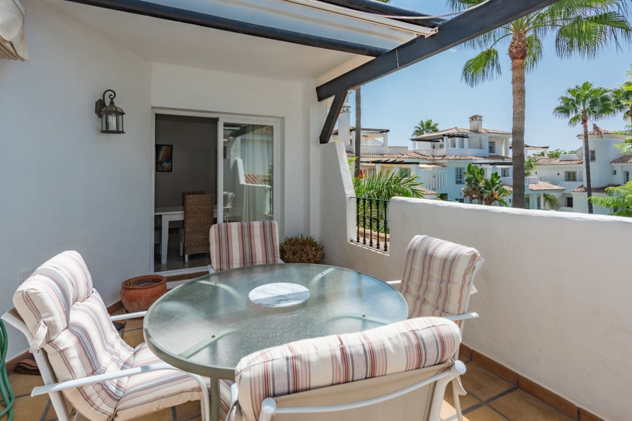 2 soveværelse Penthouse til salg i Nueva Andalucia med swimmingpool garage - € 444.990 (Ref: 8736327)