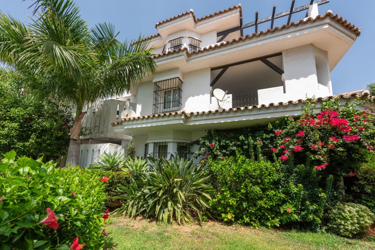 2 soveværelse Penthouse til salg i Nueva Andalucia med swimmingpool garage - € 444.990 (Ref: 8736327)