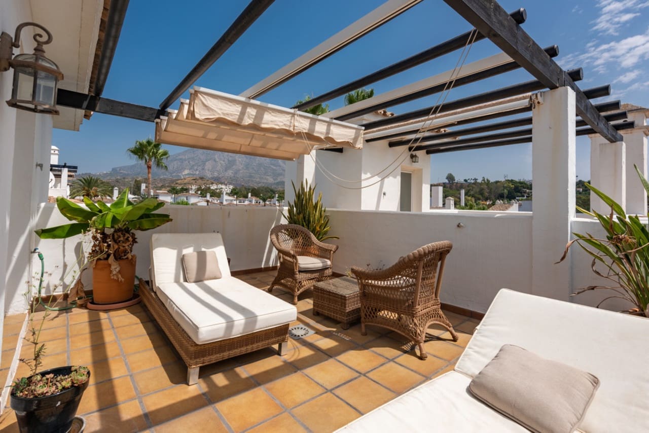 2 soveværelse Penthouse til salg i Nueva Andalucia med swimmingpool garage - € 444.990 (Ref: 8736327)