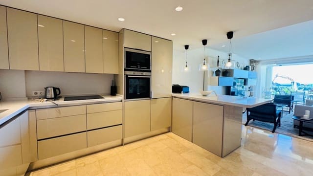 2 soverom Leilighet til salgs i Elviria, Marbella med svømmebasseng garasje - € 950 000 (Ref: 8738941)