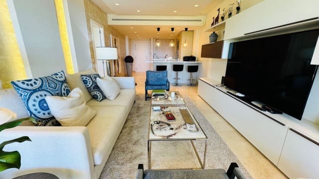 2 soverom Leilighet til salgs i Elviria, Marbella med svømmebasseng garasje - € 950 000 (Ref: 8738941)