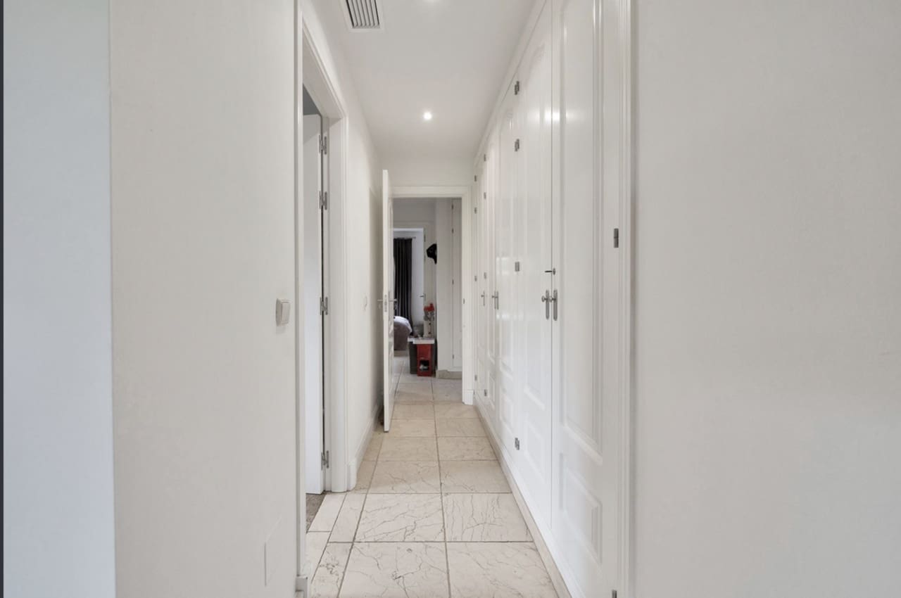 Apartamento de 2 habitaciones en Benahavís en venta con piscina garaje - 409.000 € (Ref: 8738942)