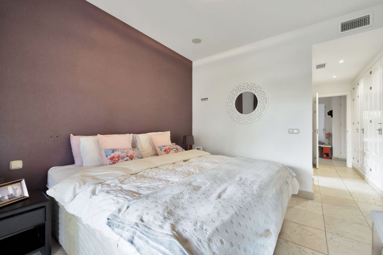 Apartamento de 2 habitaciones en Benahavís en venta con piscina garaje - 409.000 € (Ref: 8738942)