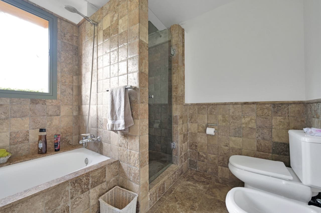 Apartamento de 2 habitaciones en Benahavís en venta con piscina garaje - 409.000 € (Ref: 8738942)