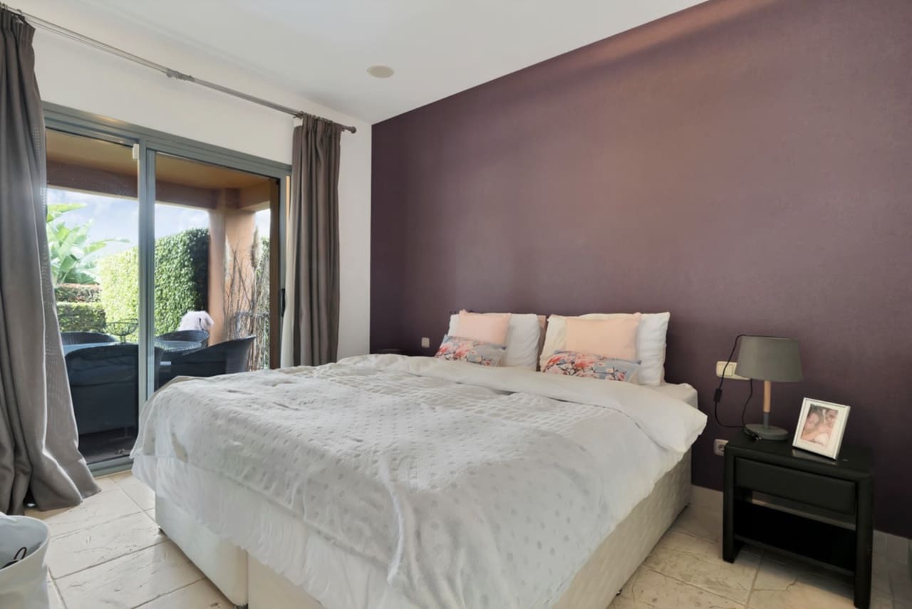 Apartamento de 2 habitaciones en Benahavís en venta con piscina garaje - 409.000 € (Ref: 8738942)