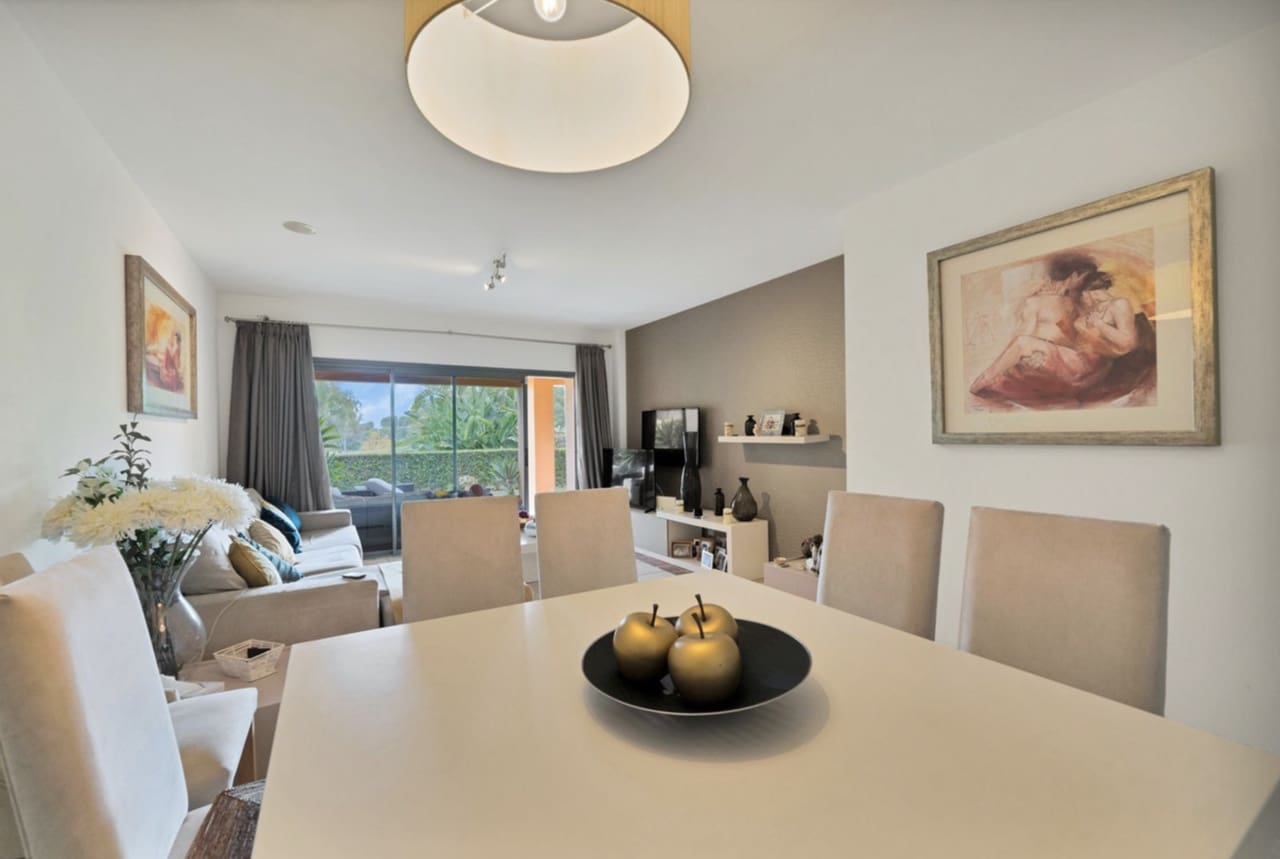 Apartamento de 2 habitaciones en Benahavís en venta con piscina garaje - 409.000 € (Ref: 8738942)