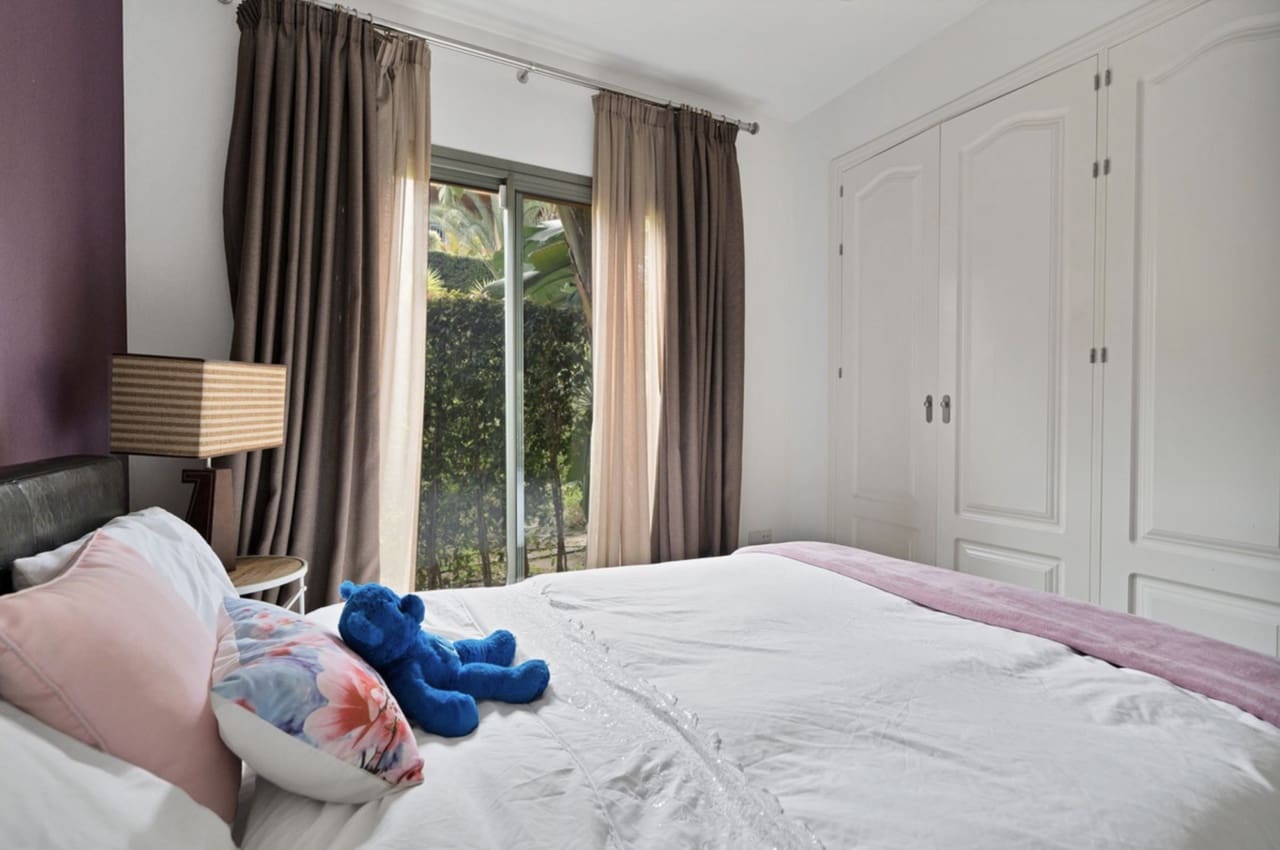 Apartamento de 2 habitaciones en Benahavís en venta con piscina garaje - 409.000 € (Ref: 8738942)
