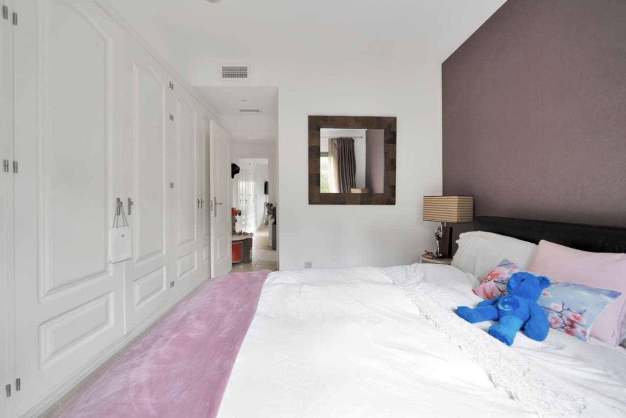 Apartamento de 2 habitaciones en Benahavís en venta con piscina garaje - 409.000 € (Ref: 8738942)