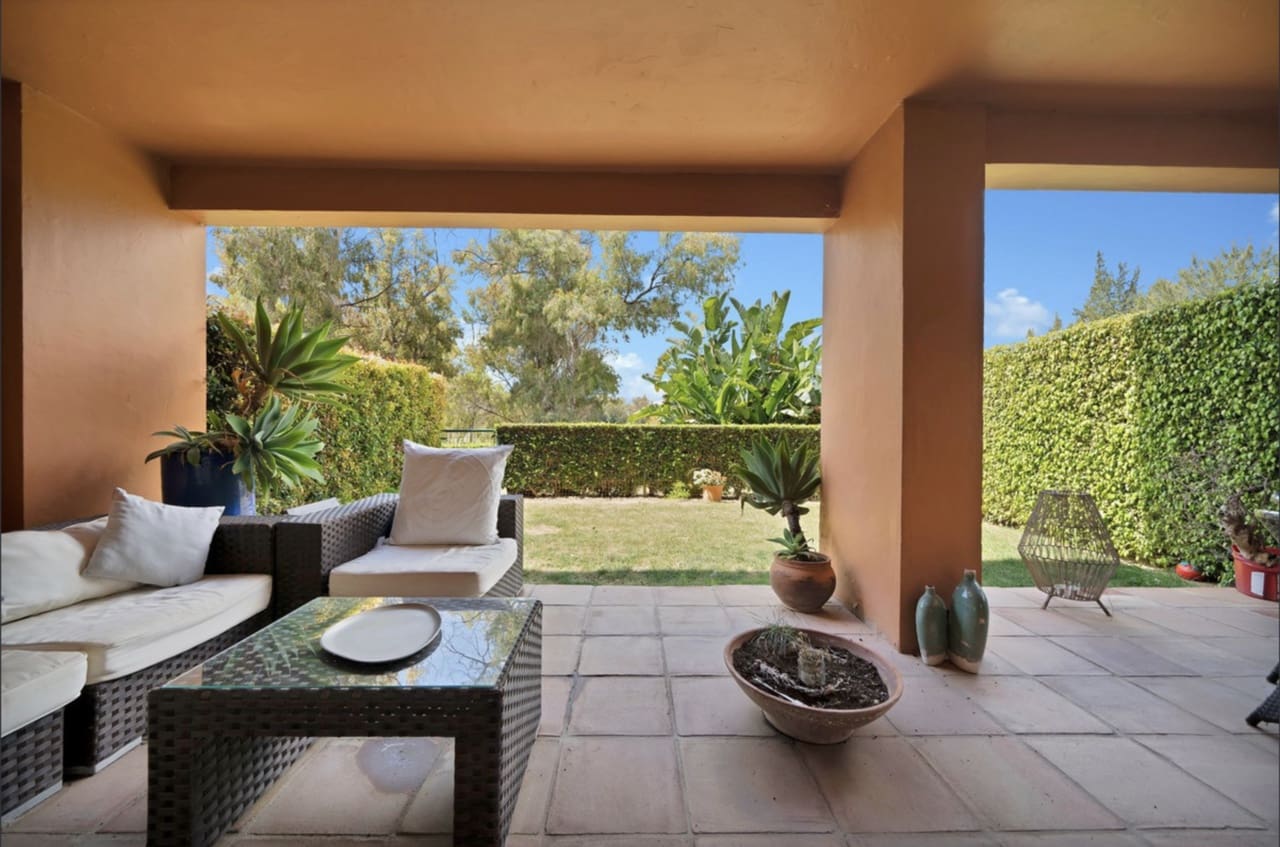 Apartamento de 2 habitaciones en Benahavís en venta con piscina garaje - 409.000 € (Ref: 8738942)