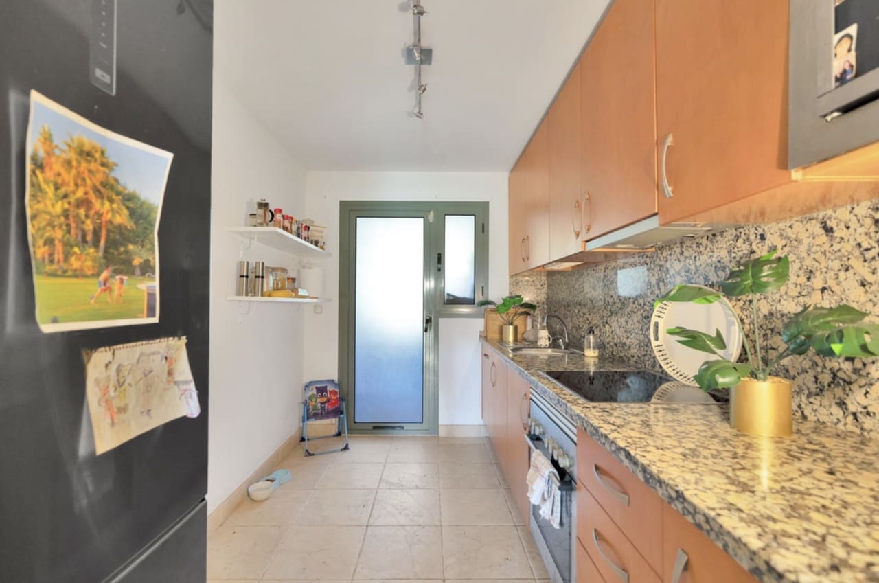 Apartamento de 2 habitaciones en Benahavís en venta con piscina garaje - 409.000 € (Ref: 8738942)
