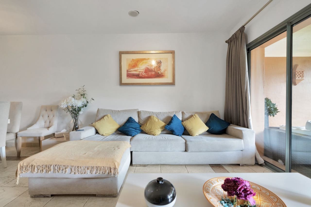 Apartamento de 2 habitaciones en Benahavís en venta con piscina garaje - 409.000 € (Ref: 8738942)