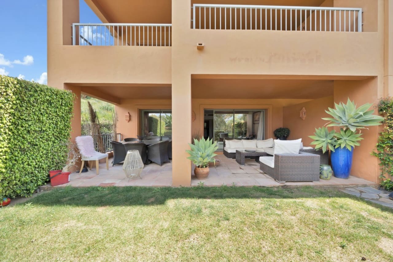 Apartamento de 2 habitaciones en Benahavís en venta con piscina garaje - 409.000 € (Ref: 8738942)