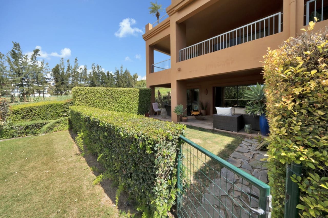 Apartamento de 2 habitaciones en Benahavís en venta con piscina garaje - 409.000 € (Ref: 8738942)