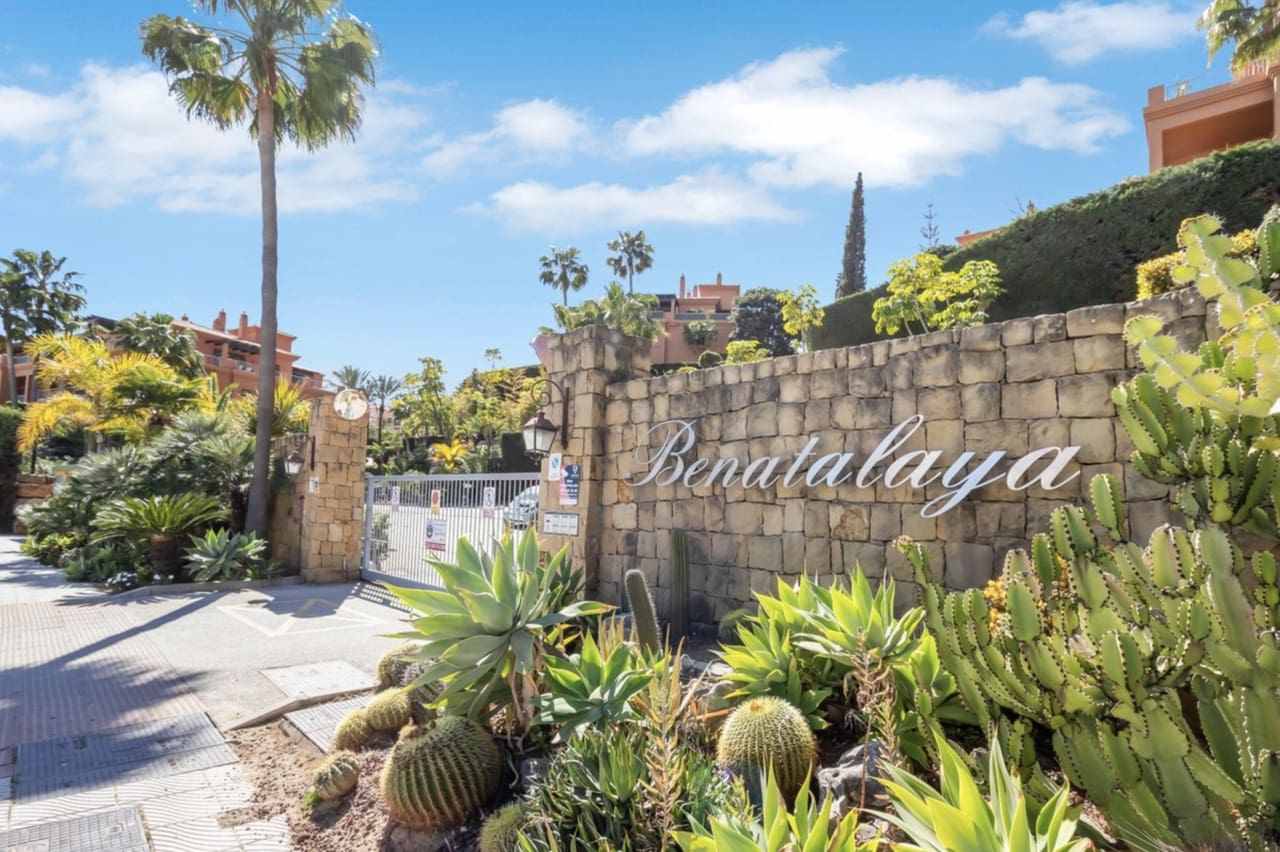 Apartamento de 2 habitaciones en Benahavís en venta con piscina garaje - 409.000 € (Ref: 8738942)