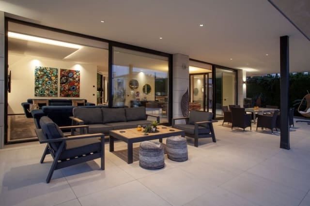 6 soveværelse Villa til salg i Puerto Banus, Marbella med swimmingpool garage - € 4.995.000 (Ref: 8738943)