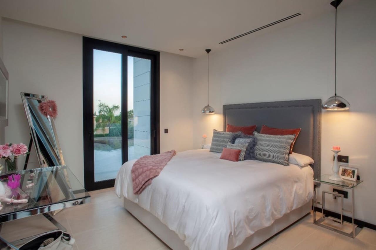 6 soveværelse Villa til salg i Nueva Andalucia med swimmingpool garage - € 4.995.000 (Ref: 8738943)