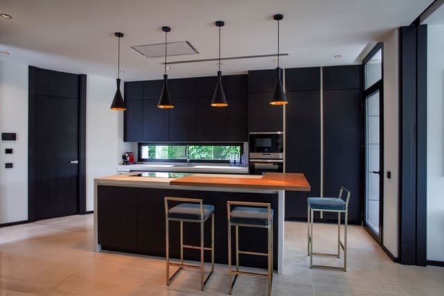 6 soveværelse Villa til salg i Puerto Banus, Marbella med swimmingpool garage - € 4.995.000 (Ref: 8738943)