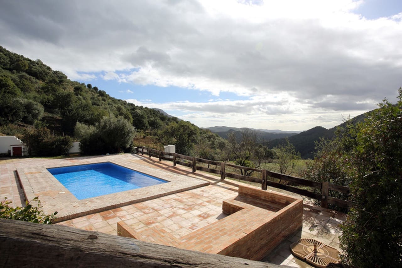 4 soveværelse Finca/Landehus til salg i Gaucin med swimmingpool garage - € 990.000 (Ref: 8738945)