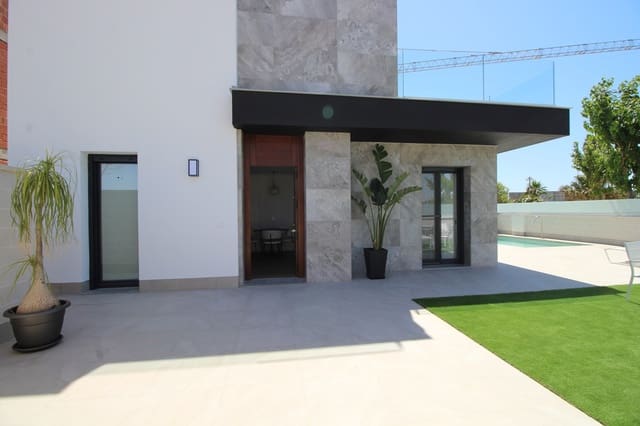 3 soveværelse Villa til salg i Pilar de la Horadada ciudad, Pilar de la Horadada med swimmingpool garage - € 485.000 (Ref: 8743906)