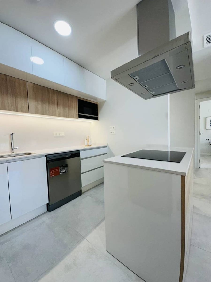 2 slaapkamer Appartement te koop in Mil Palmeras met zwembad - € 325.000 (Ref: 8751022)