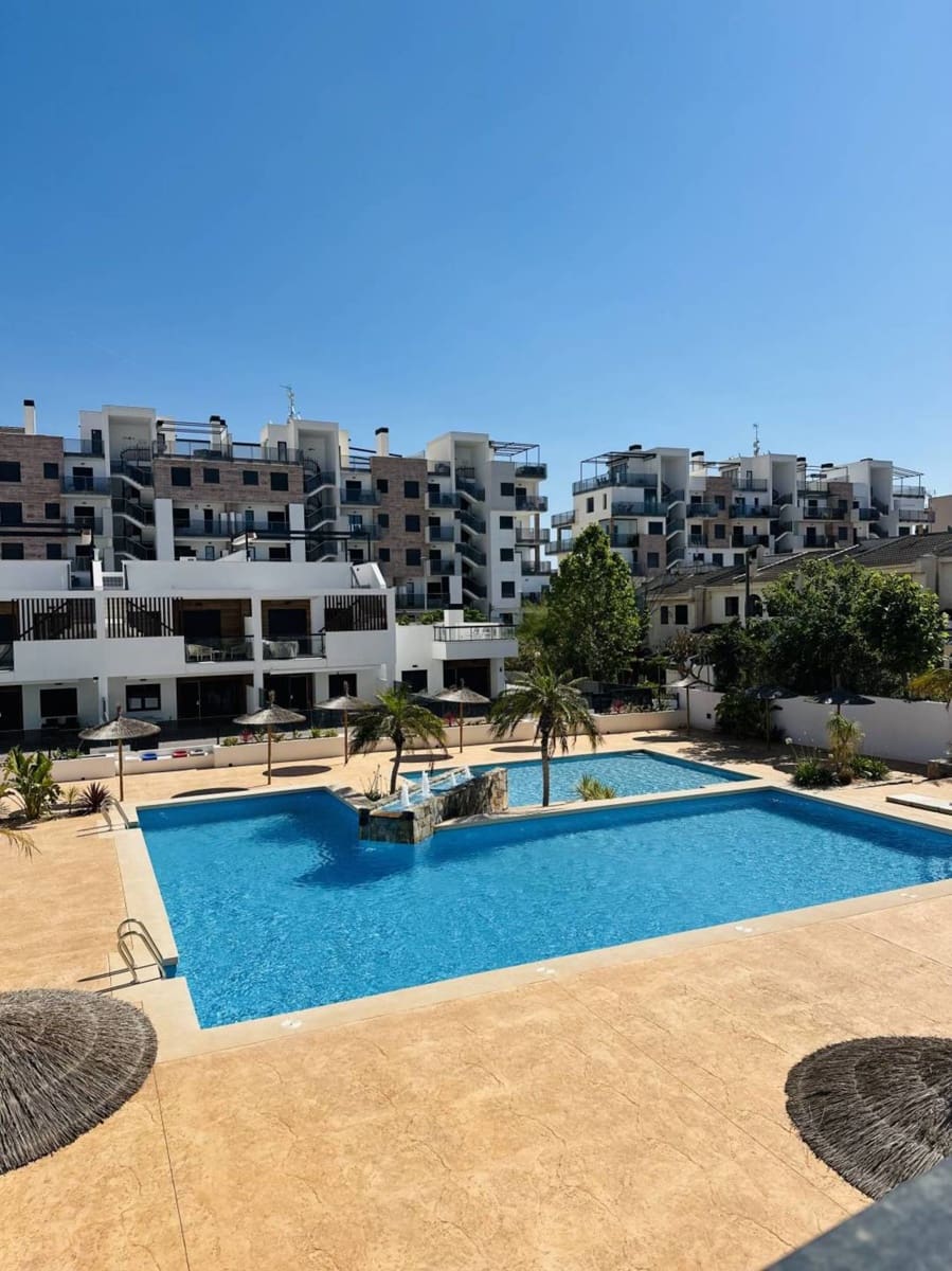 2 slaapkamer Appartement te koop in Mil Palmeras met zwembad - € 325.000 (Ref: 8751022)