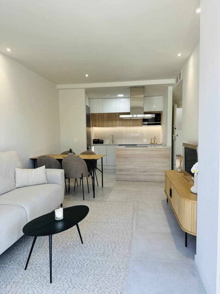 2 slaapkamer Appartement te koop in Mil Palmeras met zwembad - € 325.000 (Ref: 8751022)