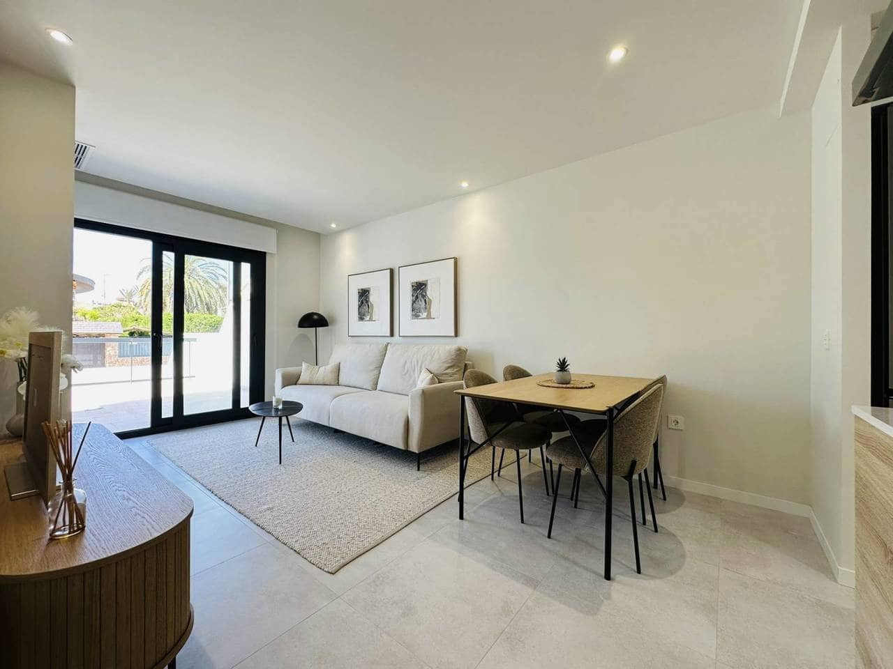 2 slaapkamer Appartement te koop in Mil Palmeras met zwembad - € 325.000 (Ref: 8751022)