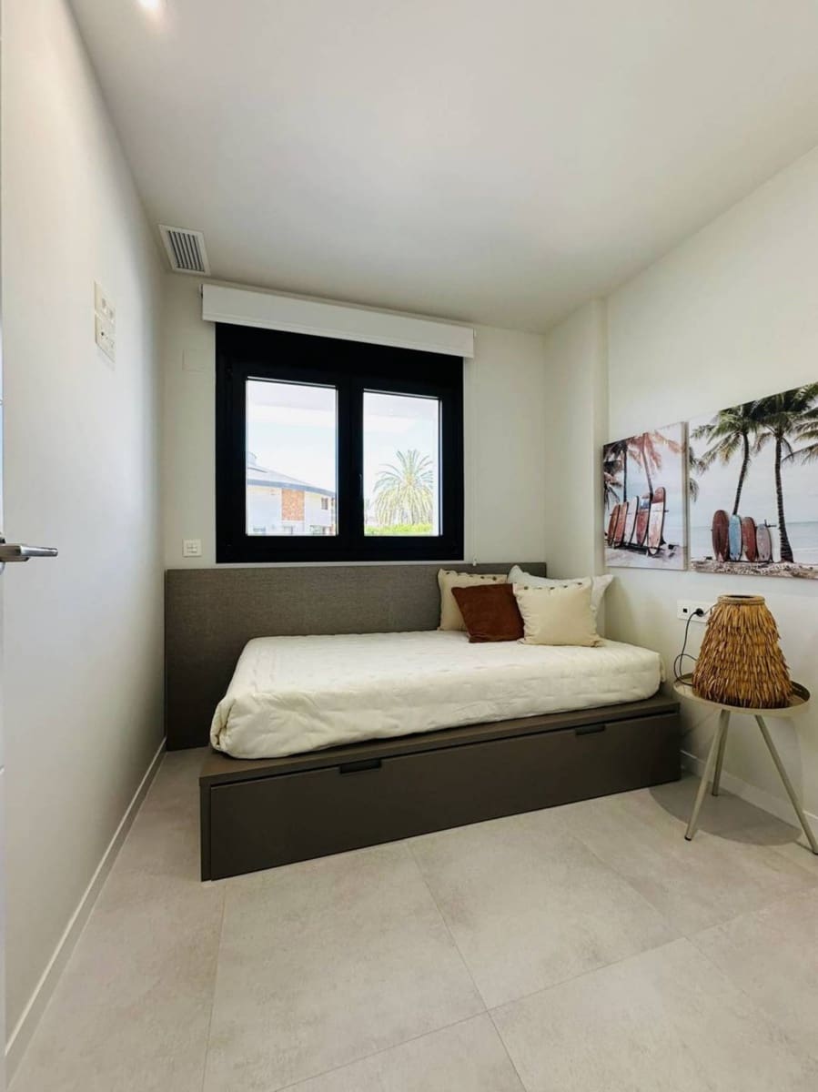 2 slaapkamer Appartement te koop in Mil Palmeras met zwembad - € 325.000 (Ref: 8751022)