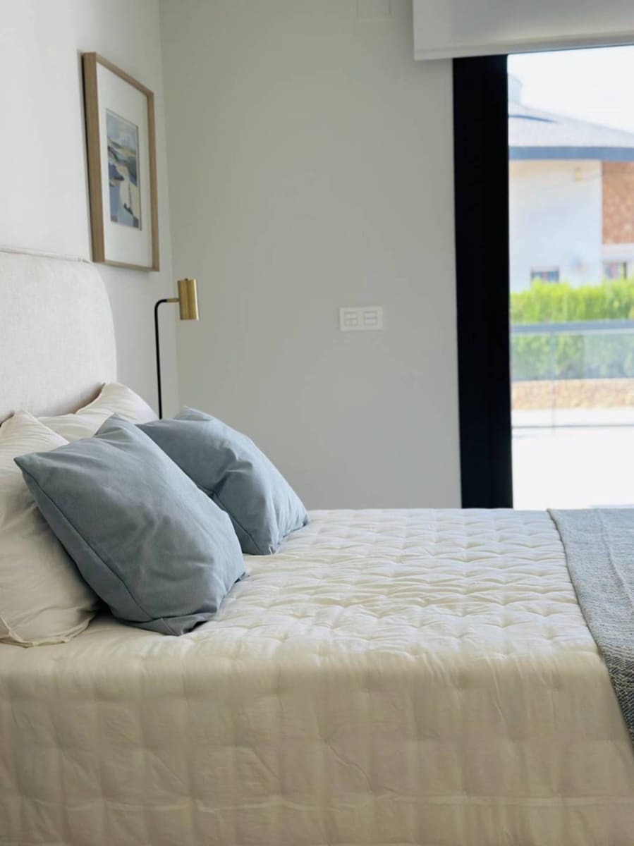 2 slaapkamer Appartement te koop in Mil Palmeras met zwembad - € 325.000 (Ref: 8751022)