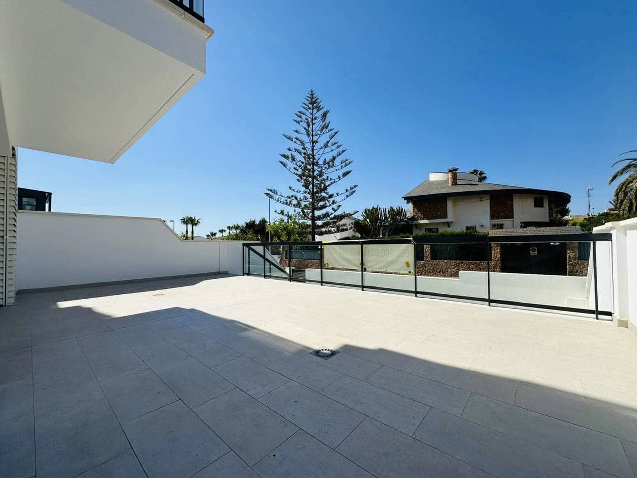 2 slaapkamer Appartement te koop in Mil Palmeras met zwembad - € 325.000 (Ref: 8751022)