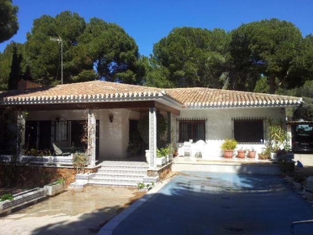 6 slaapkamer Villa te koop in Campoamor, Orihuela met zwembad - € 889.000 (Ref: 8752374)