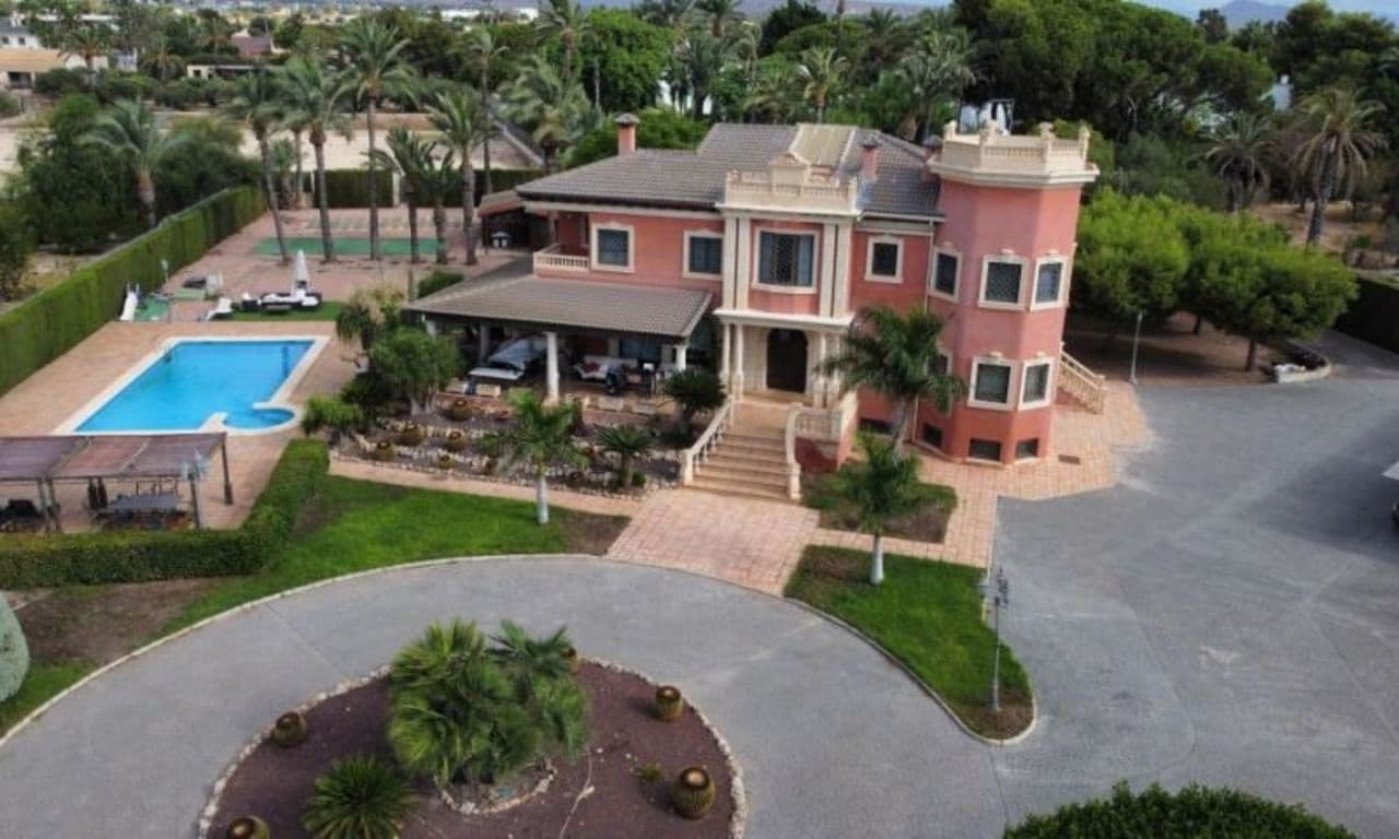 6 Zimmer Villa zu verkaufen in Elche / Elx mit Pool - 1.375.000 € (Ref: 8752375)