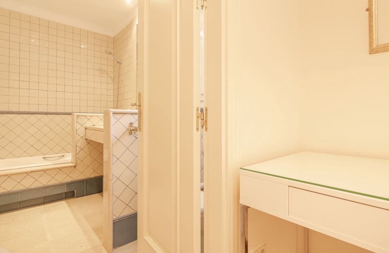 5 soverom Villa til salgs i Puerto Banus med svømmebasseng garasje - € 2 200 000 (Ref: 8754480)