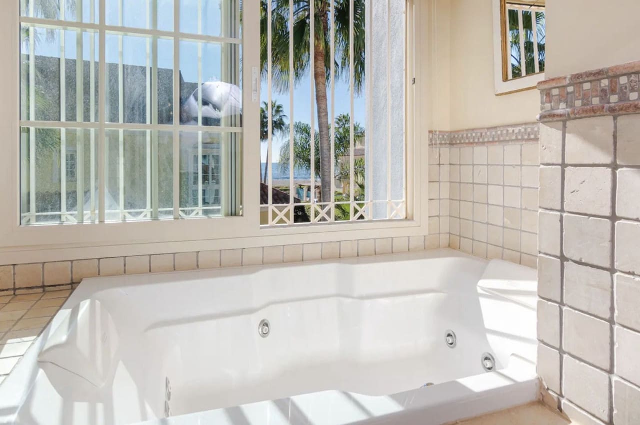 5 soverom Villa til salgs i Puerto Banus med svømmebasseng garasje - € 2 200 000 (Ref: 8754480)