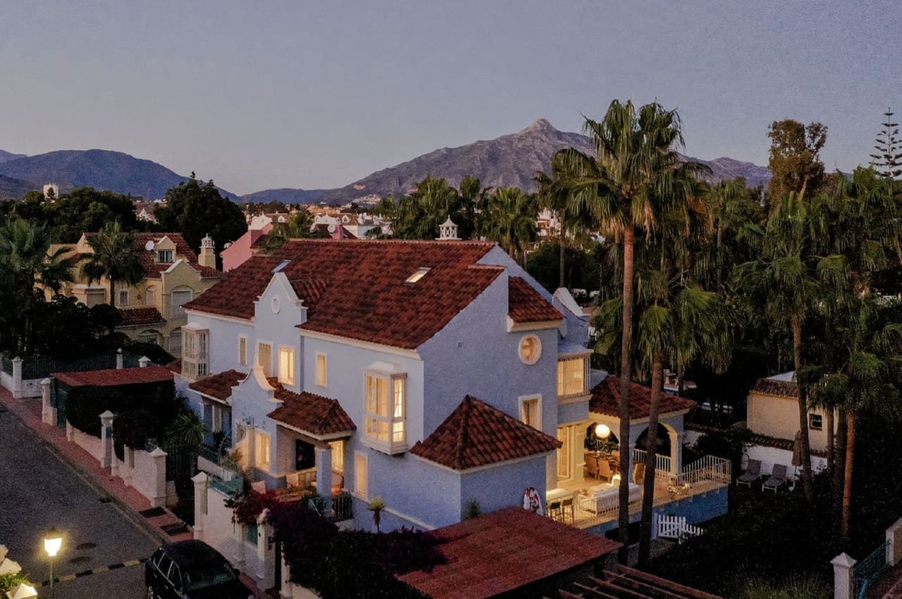 5 soverom Villa til salgs i Puerto Banus med svømmebasseng garasje - € 2 200 000 (Ref: 8754480)