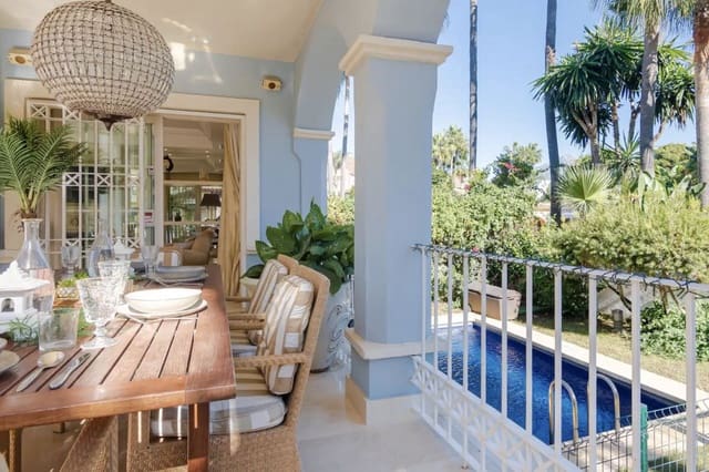 5 slaapkamer Villa te koop in Puerto Banus, Marbella met zwembad garage - € 2.200.000 (Ref: 8754480)