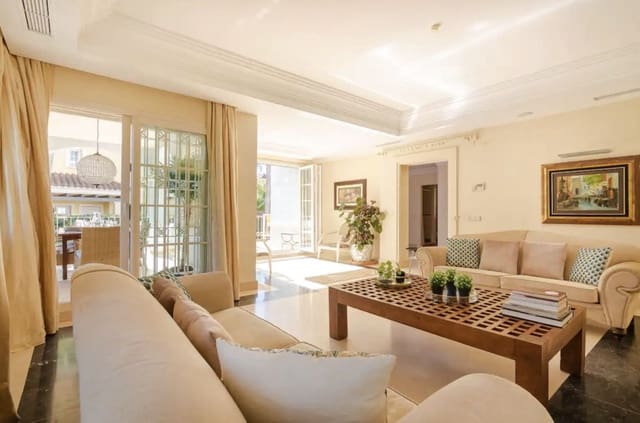 5 slaapkamer Villa te koop in Puerto Banus, Marbella met zwembad garage - € 2.200.000 (Ref: 8754480)