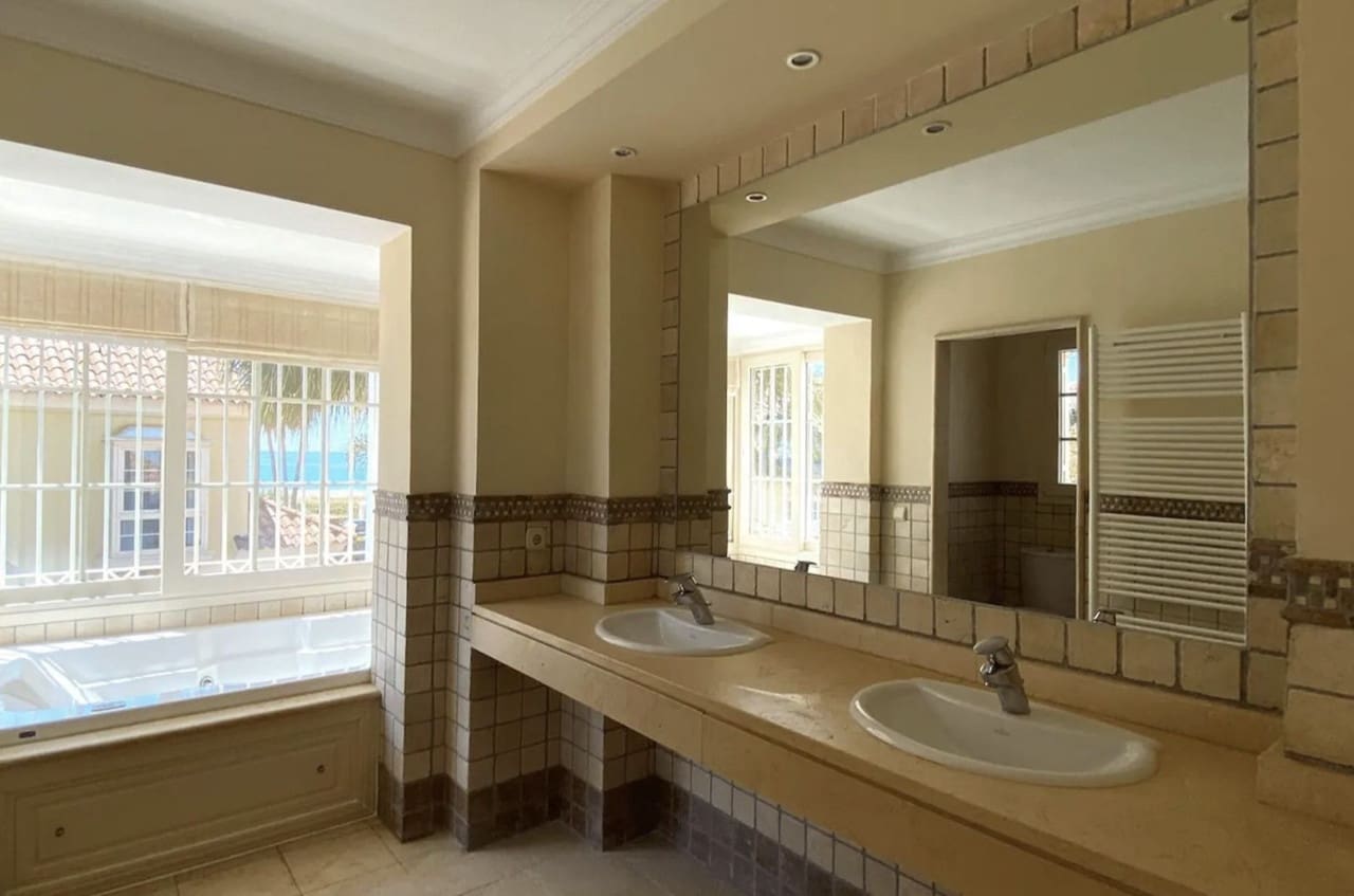 5 soverom Villa til salgs i Puerto Banus med svømmebasseng garasje - € 2 200 000 (Ref: 8754480)