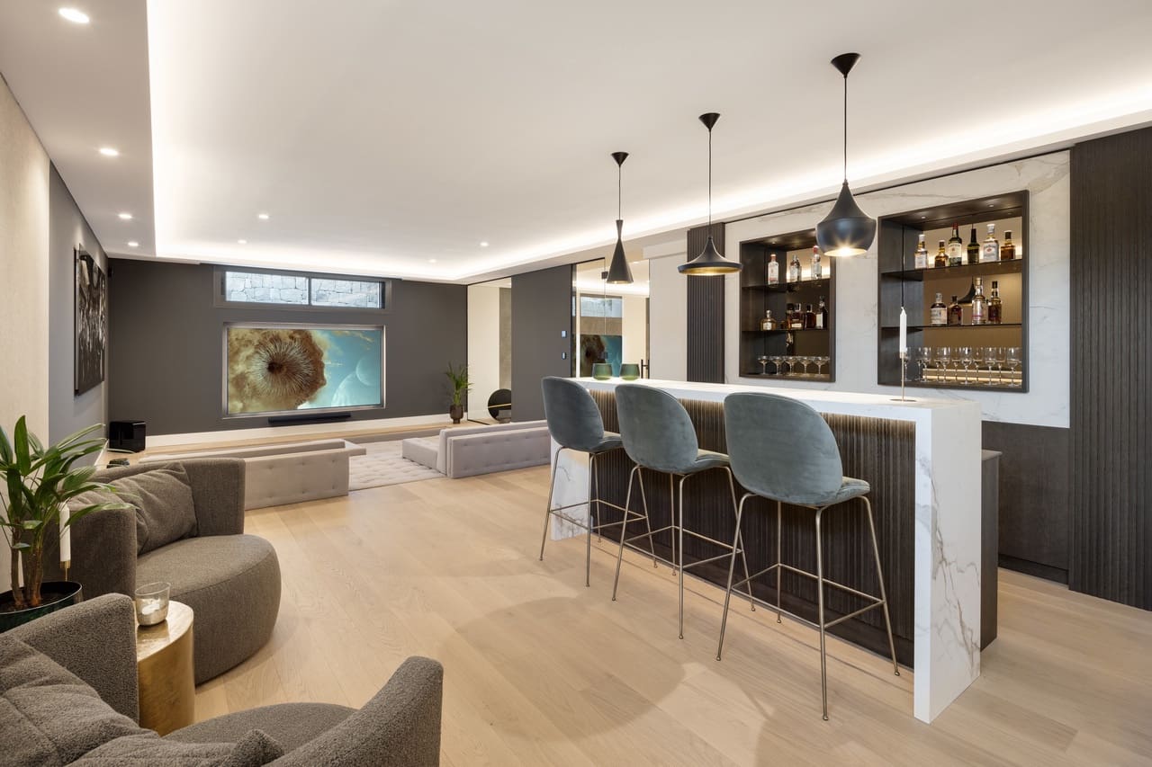 5 slaapkamer Villa te koop in Nueva Andalucia met zwembad garage - € 6.900.000 (Ref: 8778063)